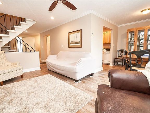 4th image of 9284 Willow Ln #9284