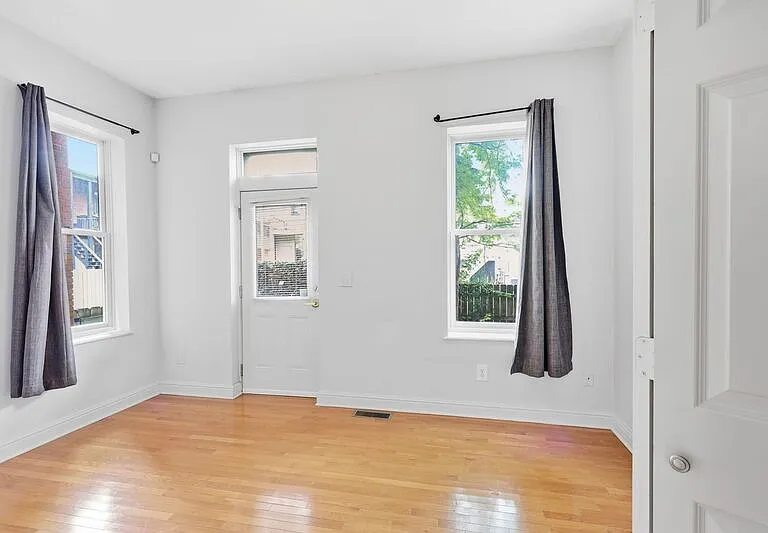 34 Buttles Ave — Photo 8