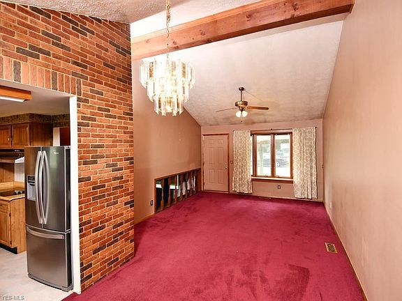 4th image of 828 Thornwood Blvd