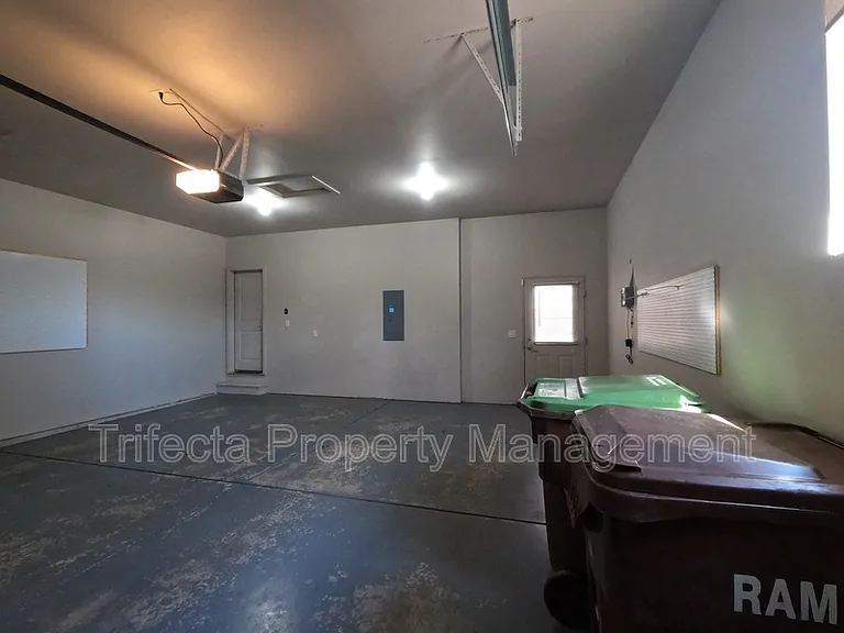 1032 Hessen Dr — Photo 26