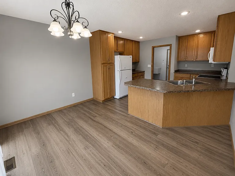 9129 Queen Ave S #NA — Photo 2