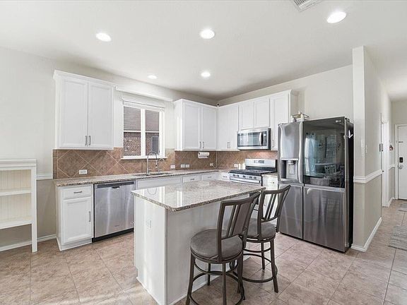 4th image of 244 Martha Dr