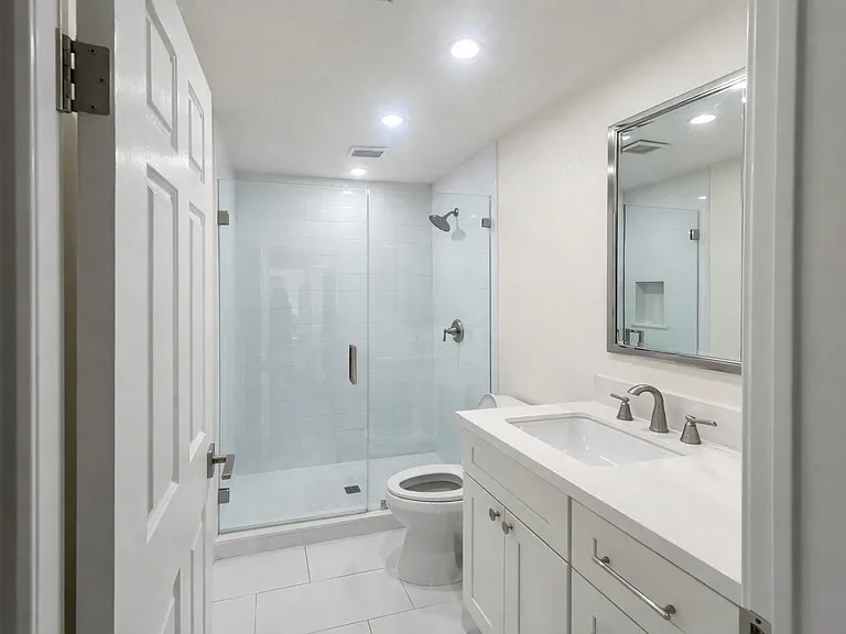 336 Penn St #B — Photo 3