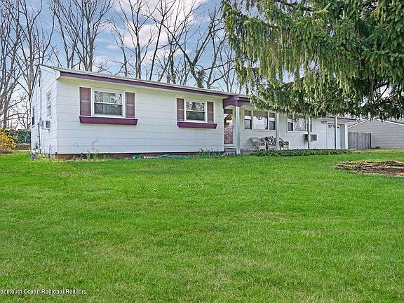 3rd image of 1039 Crystal Dr
