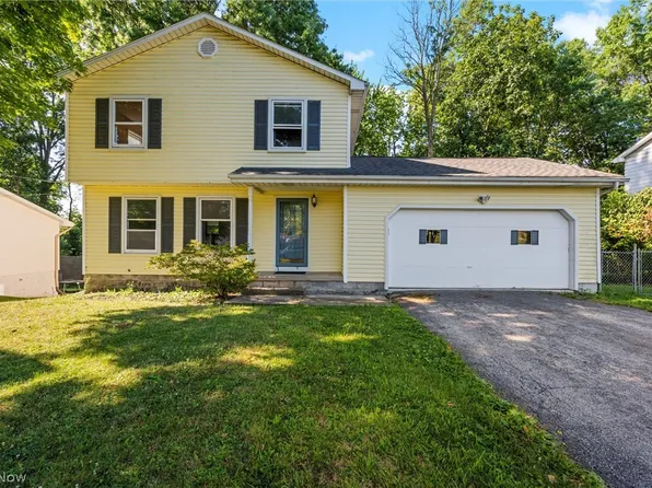 4791 Warwick Dr S, Canfield, OH 44406