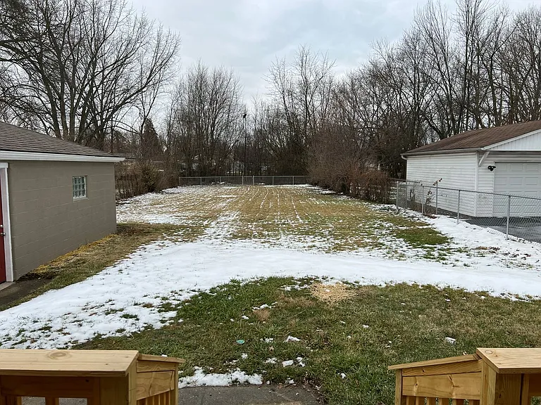1387 E Gates St — Photo 28