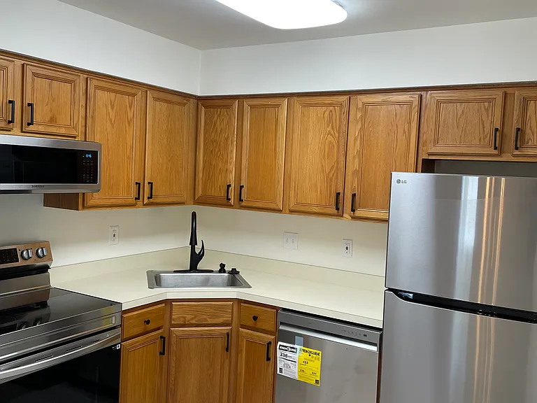 2806 Maryannes Ct — Photo 2
