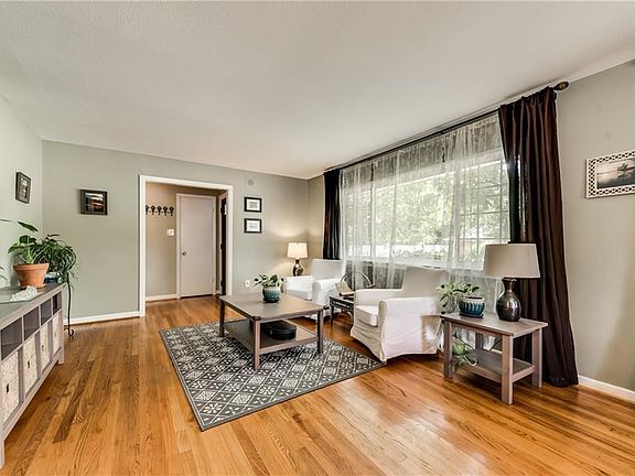 5th image of 301 S Dorothy Dr