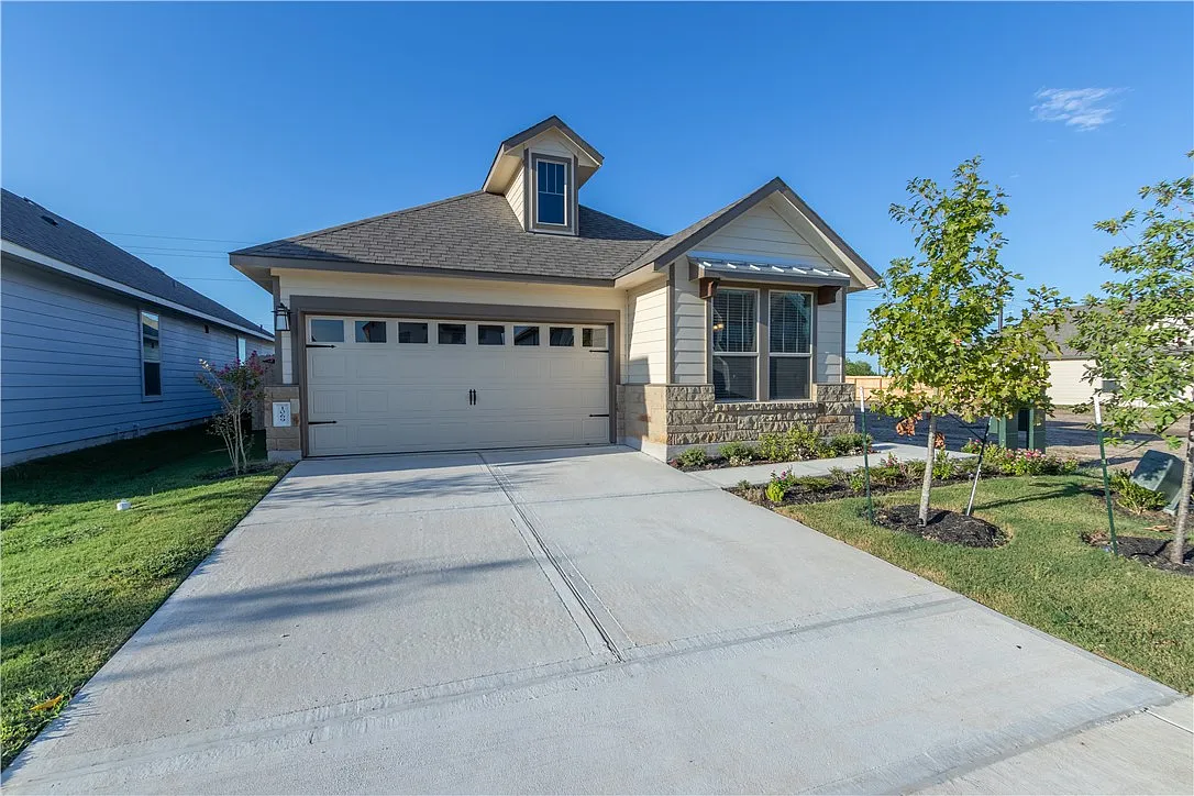 3 bed, 1430 sqft, $2,000 — Photo 1