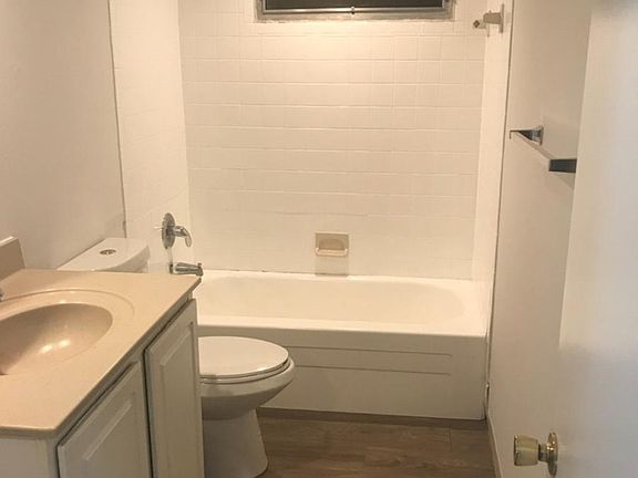 5th image of 212 E Lake Brantley Dr