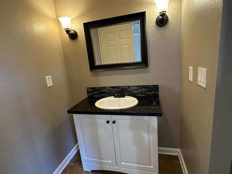 2601 S Kloth Dr — Photo 13