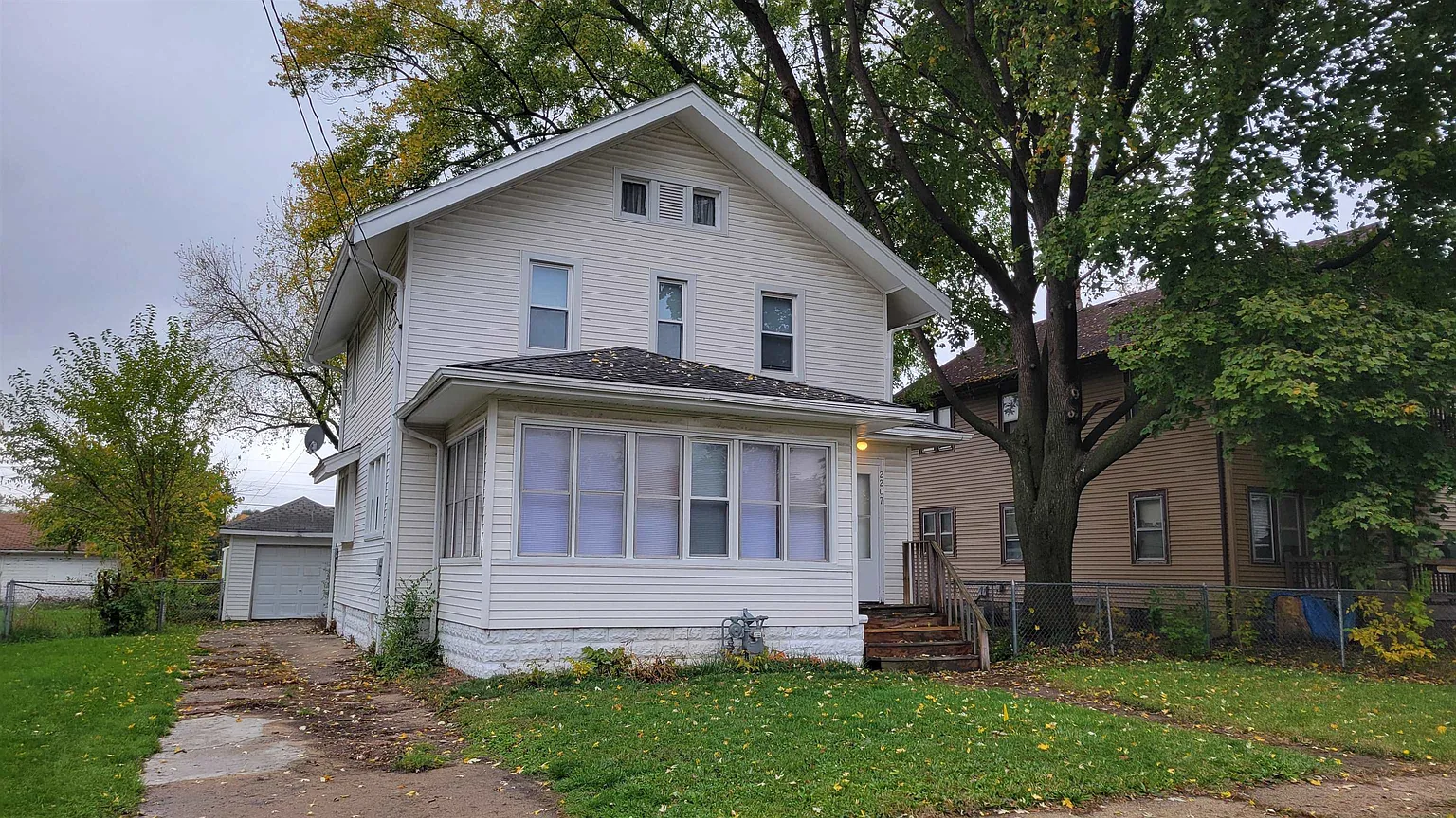 2207 10th St photo 1