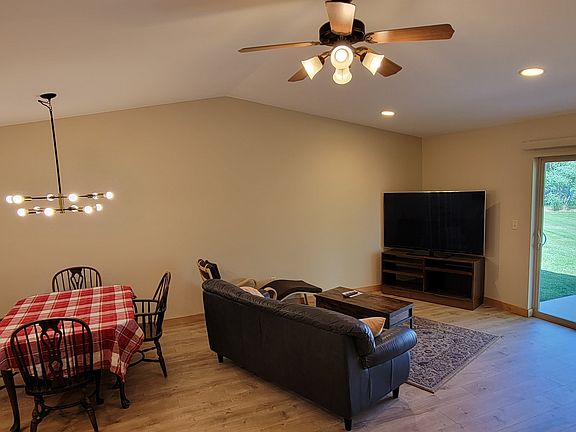 5th image of 56 Droulliard Ave