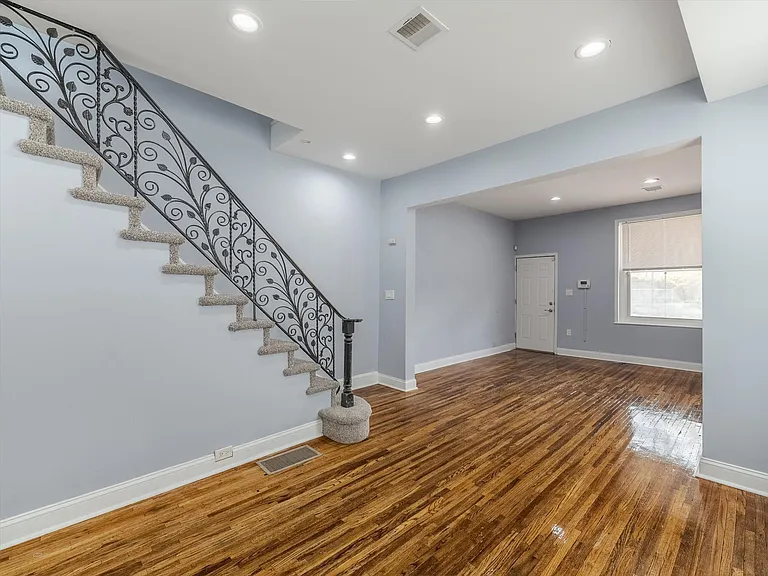 19 Osborn St — Photo 6