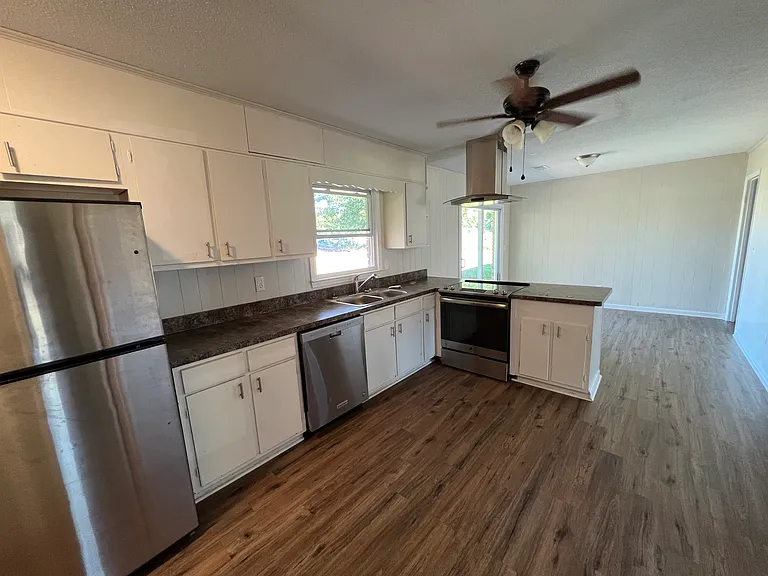 3751 Robinson Dr — Photo 5