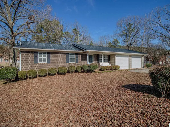 221 Gable Ln, Munford, AL 36268
