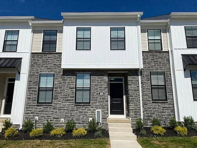 806 Hoopes Ln #180 — Photo 1