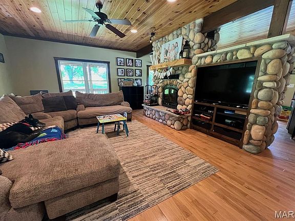 3rd image of 15089 Buehler Rd