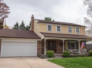 2915 Saturn Dr, Lake Orion, MI