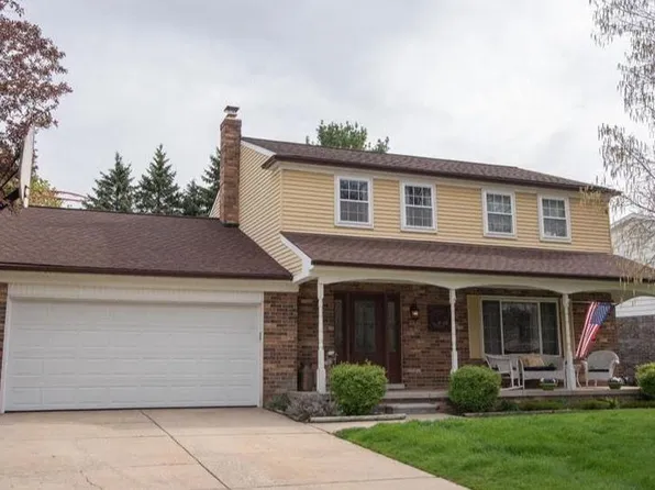 2915 Saturn Dr, Lake Orion, MI 48360