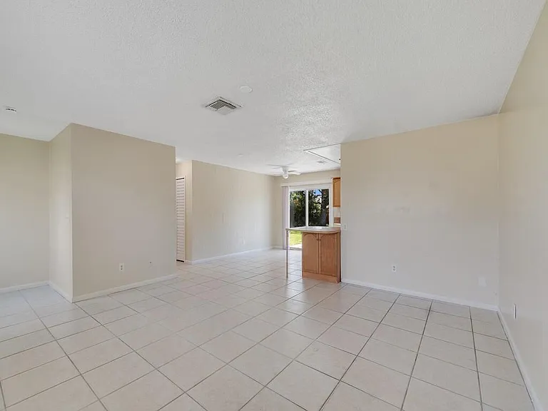 819 SW Amethist Ter — Photo 10