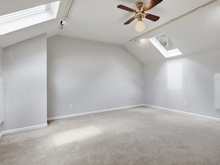 205 Fairmont Ct — Photo 25