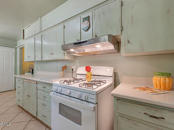 5th image of 1626 W Gardenia Dr