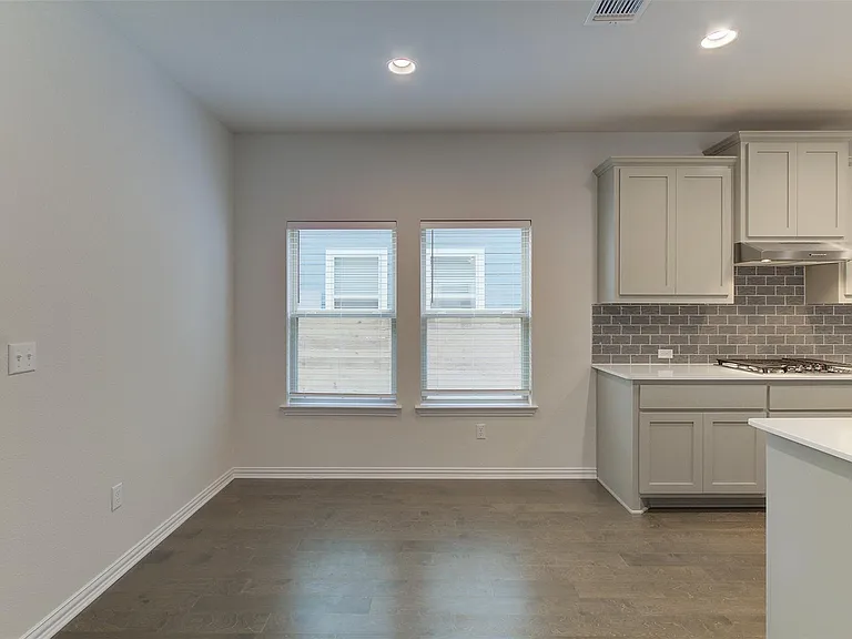 8729 Belknap Rd — Photo 15