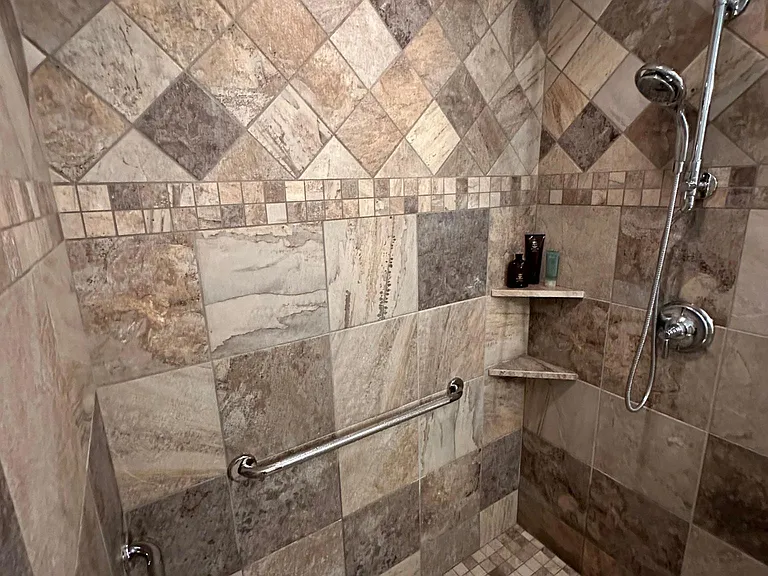 380 N Shore Dr — Photo 50
