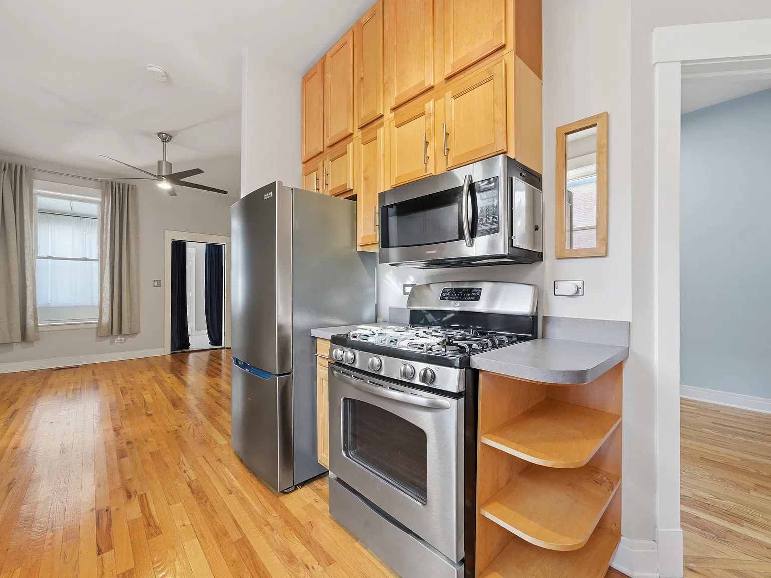 2 bed, 1100 sqft, $2,899 — Photo 3