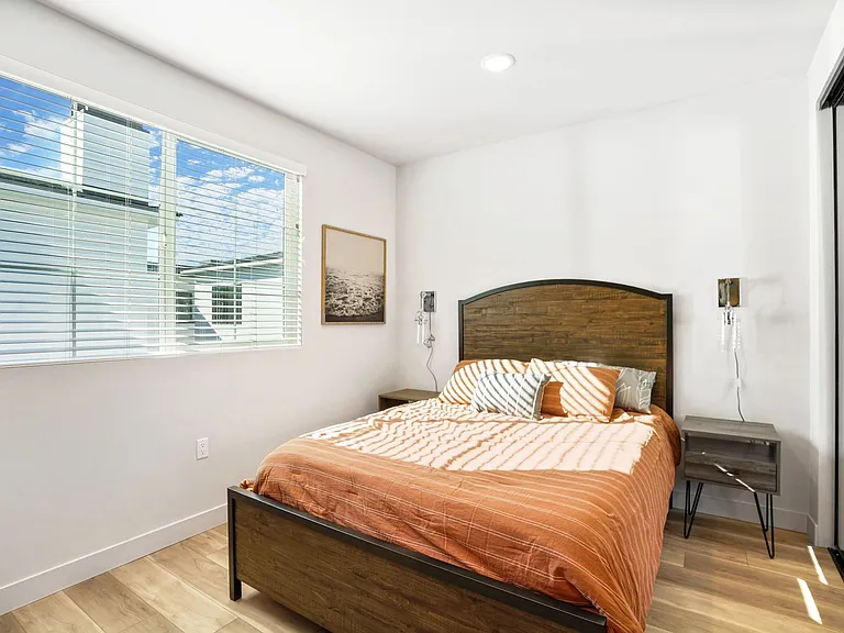 10910 Peach Grove St #5 — Photo 10