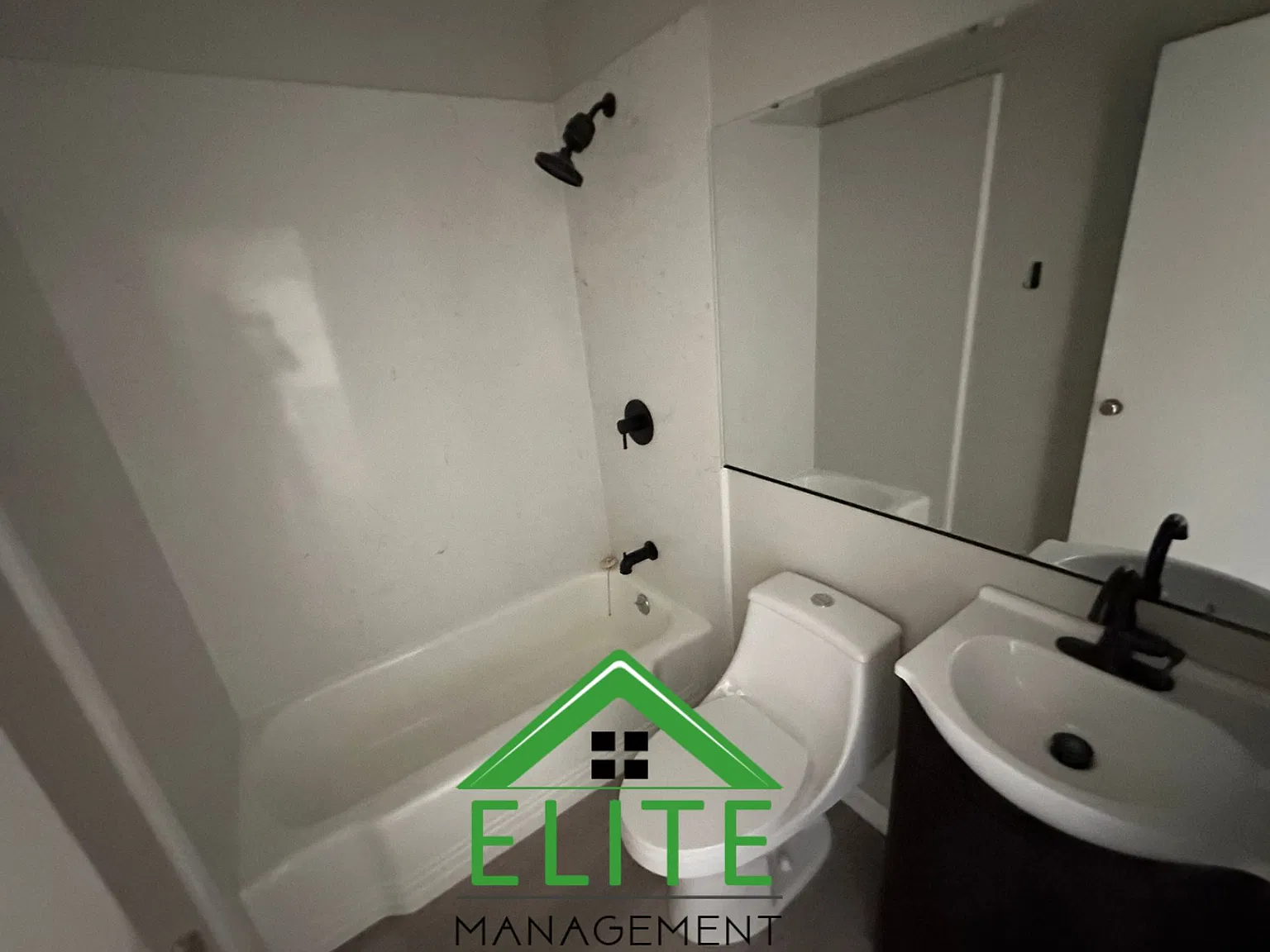 3 bed, 1051 sqft, $2,695 — Photo 3