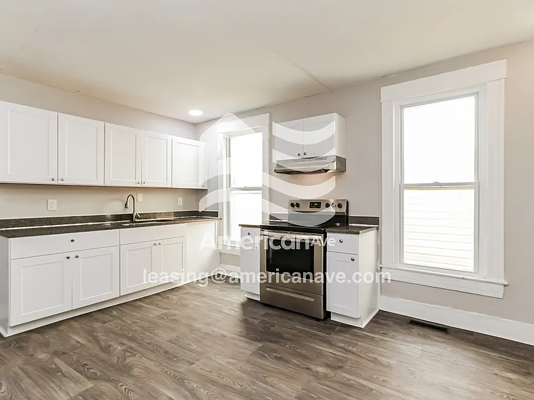 754286_007_kitchen_7.jpg