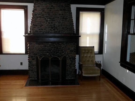 3rd image of 8521 143rd St