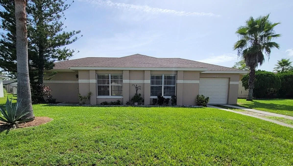 985 Hickory Ct — Photo 1