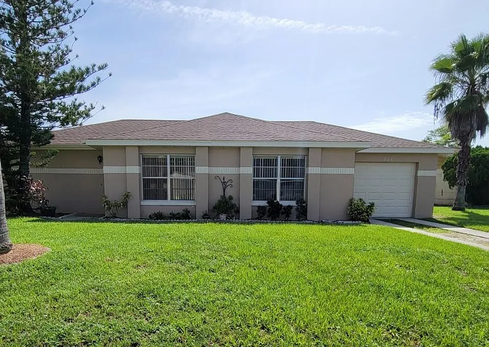 985 Hickory Ct