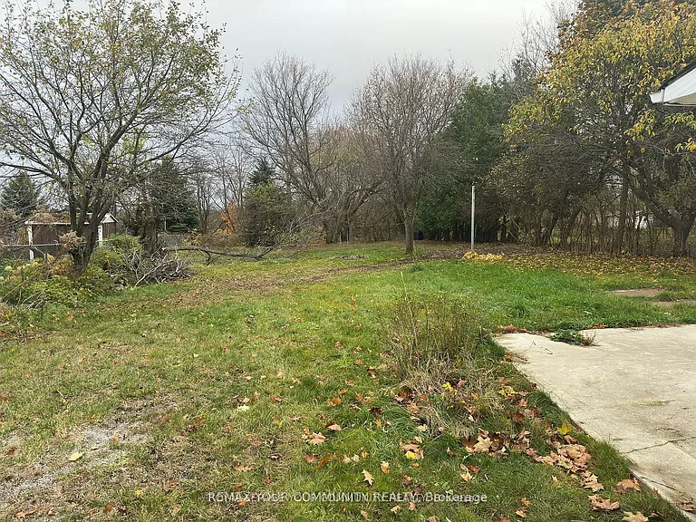 945 Yonge St — Photo 2