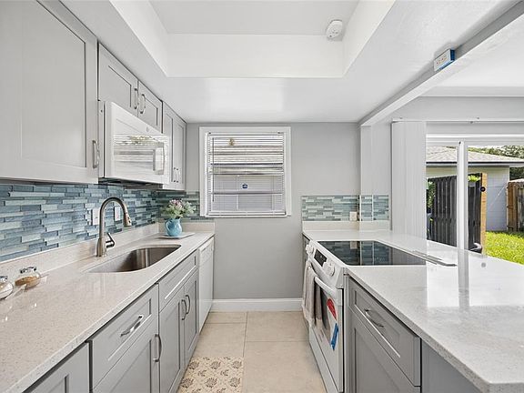 5th image of 536 Hibiscus Way #7-B