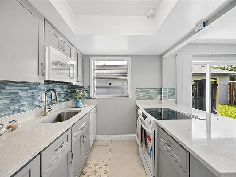 536 Hibiscus Way #7-B — Photo 10