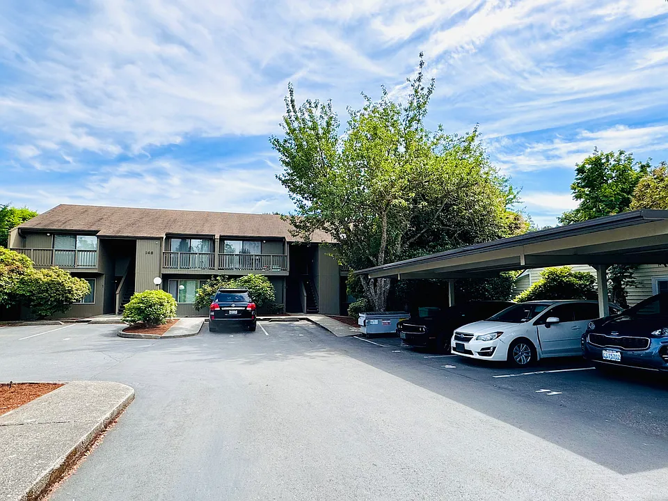 145 NW Alder Pl #8