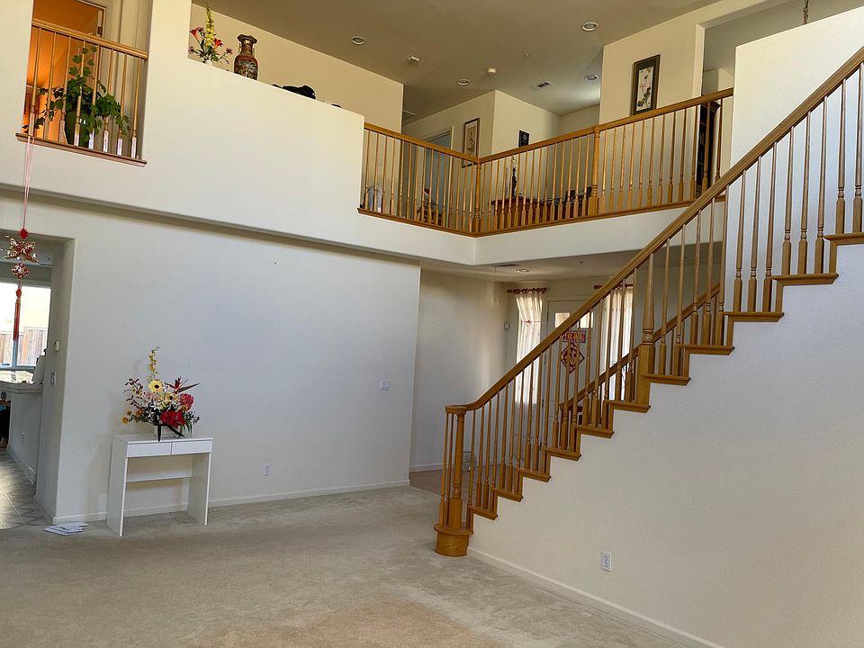 2nd image of 268 Hummingbird Way