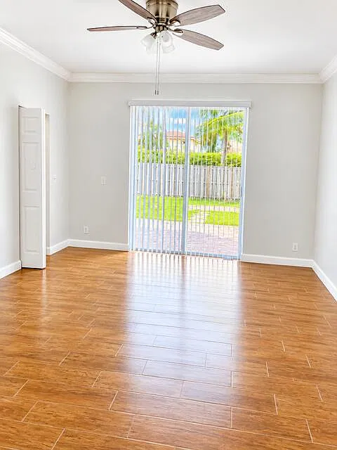 4 bed, 2.5 bath, 2300 sqft, $4,500 — Photo 4