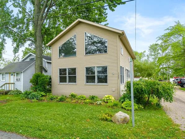 11065 E Indian Lake Dr, Vicksburg, MI 49097