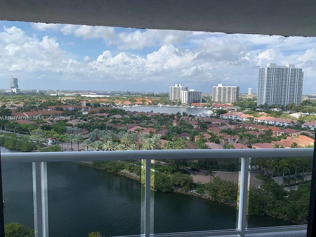 Waterview Condo — Photo 2