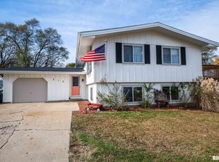 315 N Parkway Dr, Pekin, IL 61554