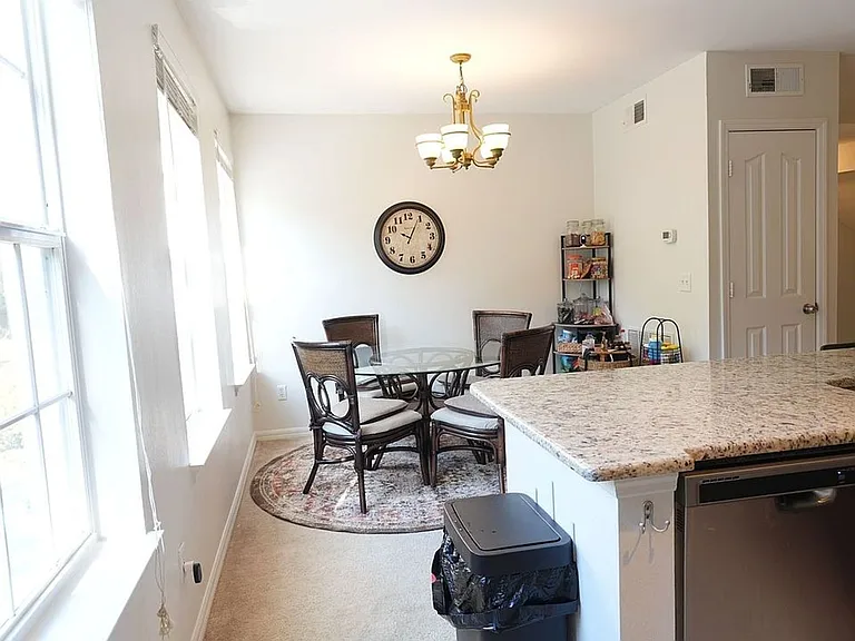 1004 Waterside Dr — Photo 12