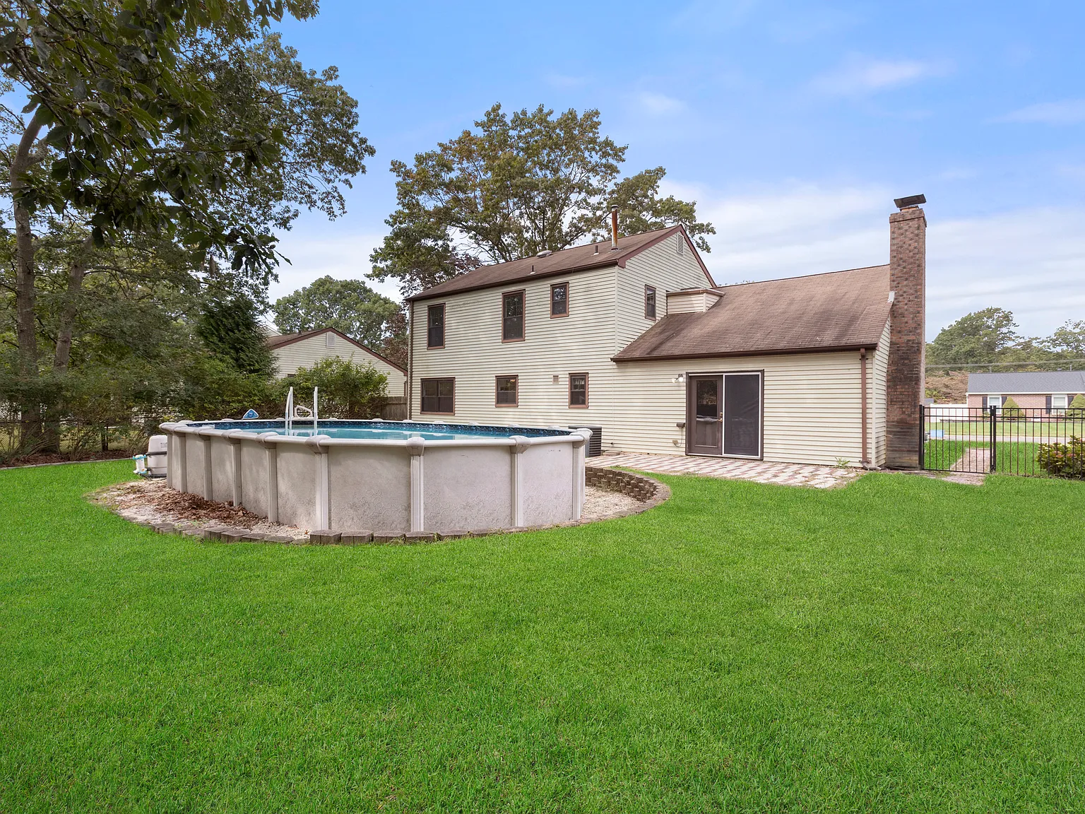 4 bed, 2.5 bath, 1883 sqft, $3,900 — Photo 4