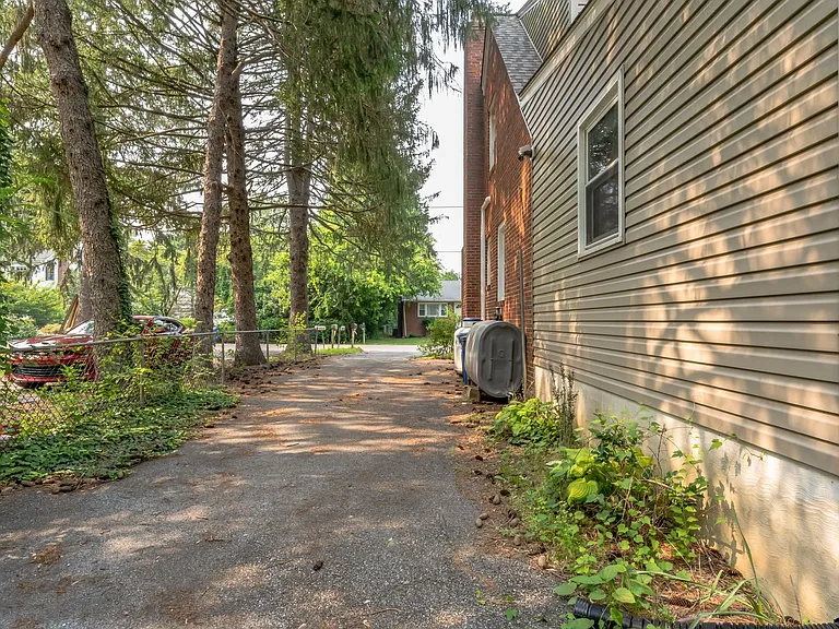 14011 Rectory Ln — Photo 30