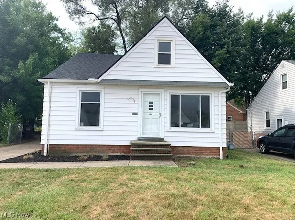 8211 Wainstead Dr, Parma, OH 44129