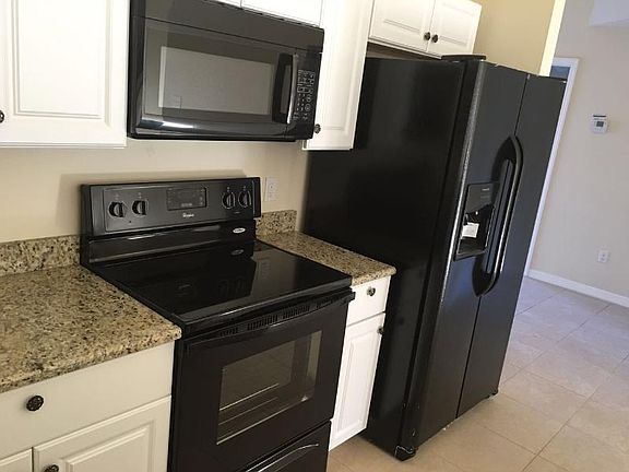 5th image of 621 SE 12th Ct